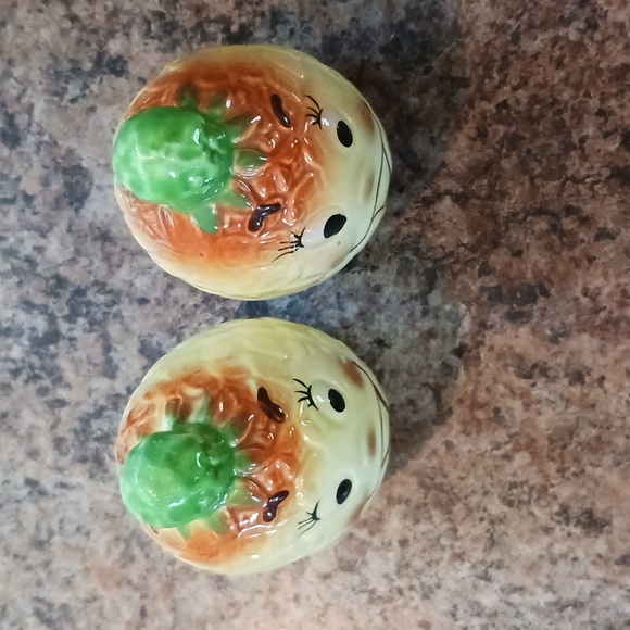 VINTAGE Smiley Pineapple Salt & Pepper Shaker Set - Picture 3 of 8